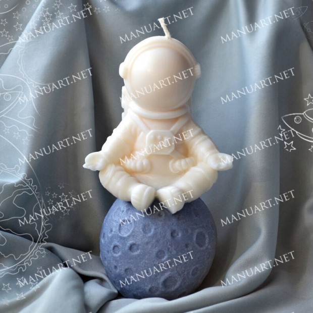 Silicone mold - Astronaut sitting on the Moon 3D - for making soaps, candles and figurines